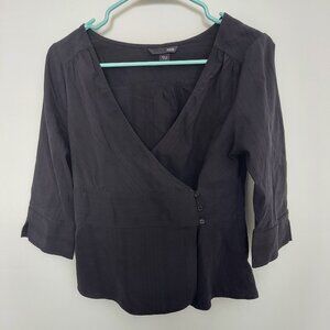 Textured, v-neckline 3/4 length shirt